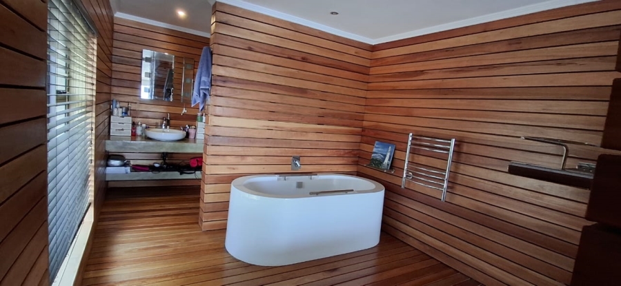 5 Bedroom Property for Sale in Gonubie North Eastern Cape